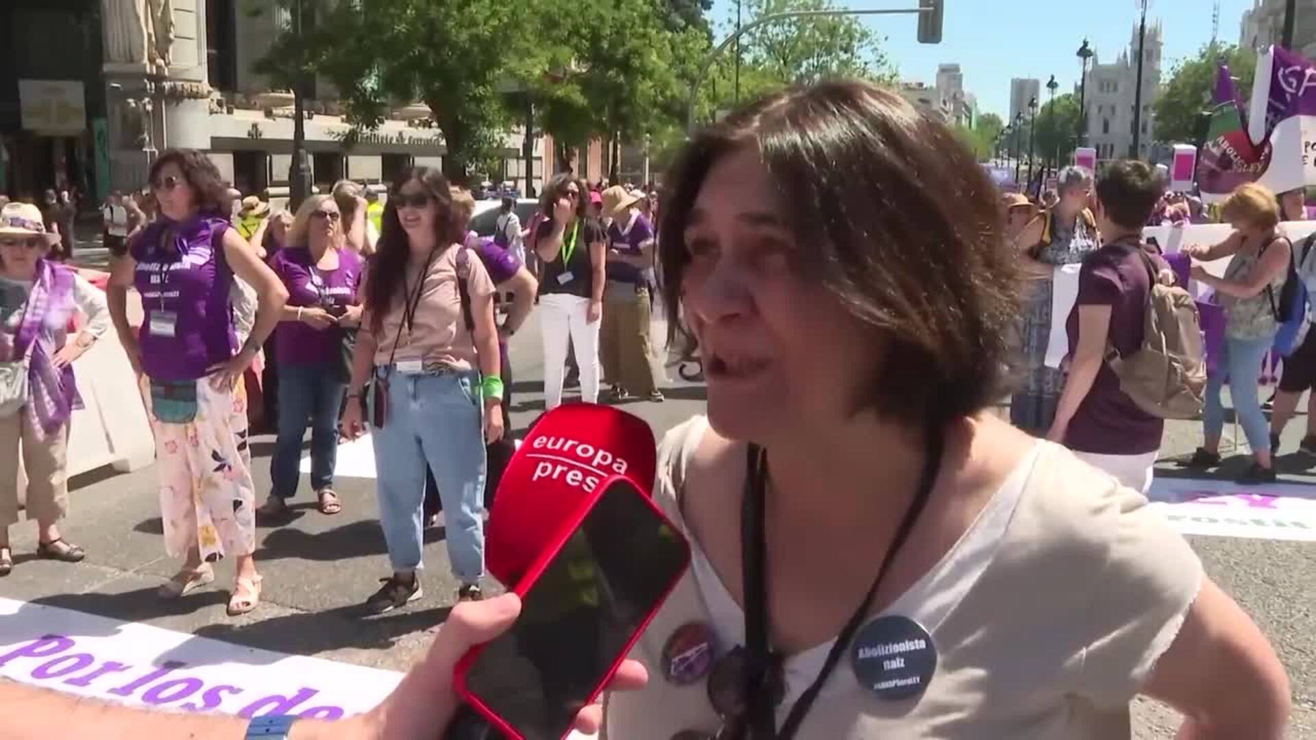 Miles de personas se manifiestan en Madrid contra la prostitución