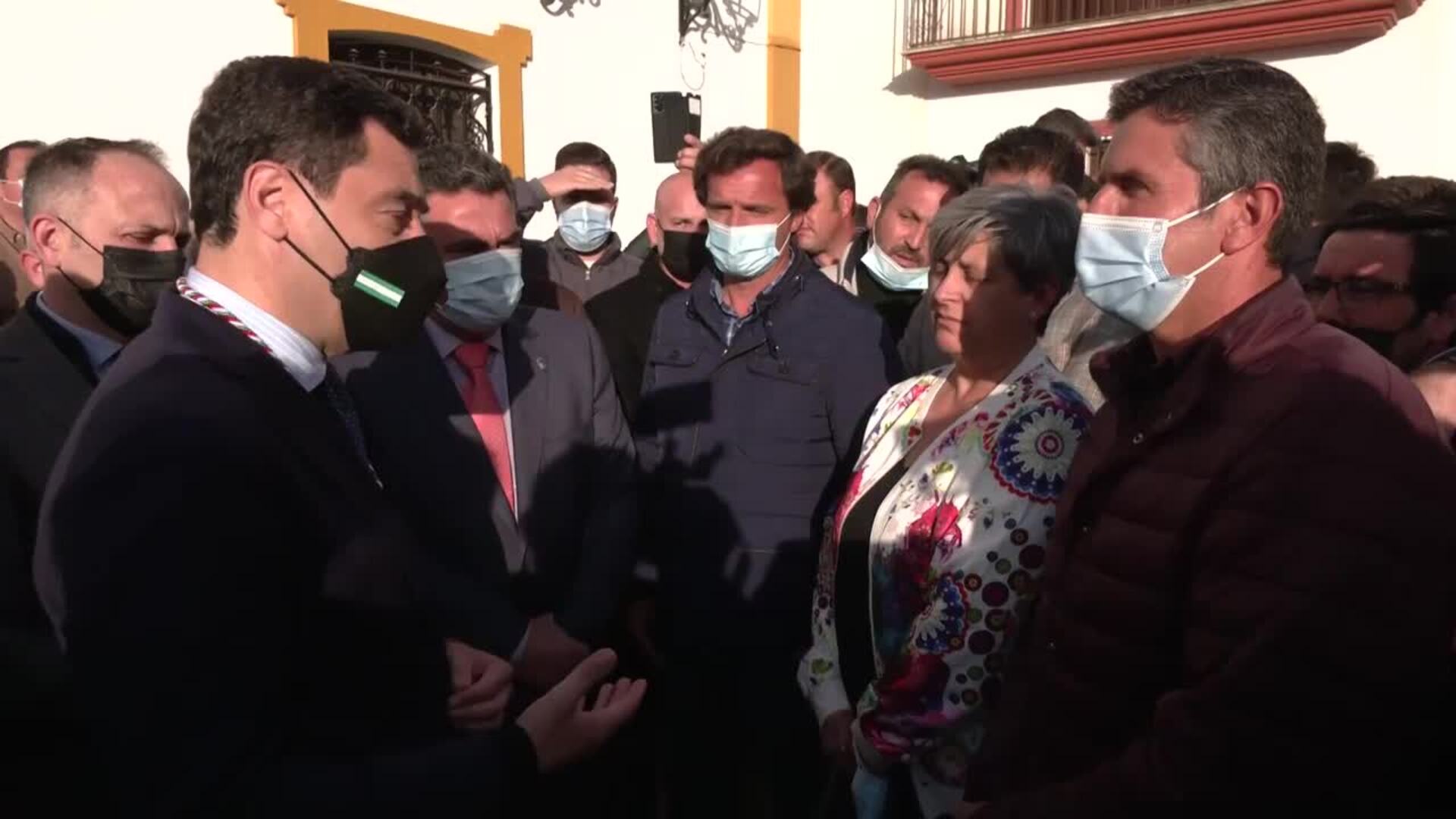 Moreno traslada el apoyo del Gobierno de Andalucía a los agricultores onubenses