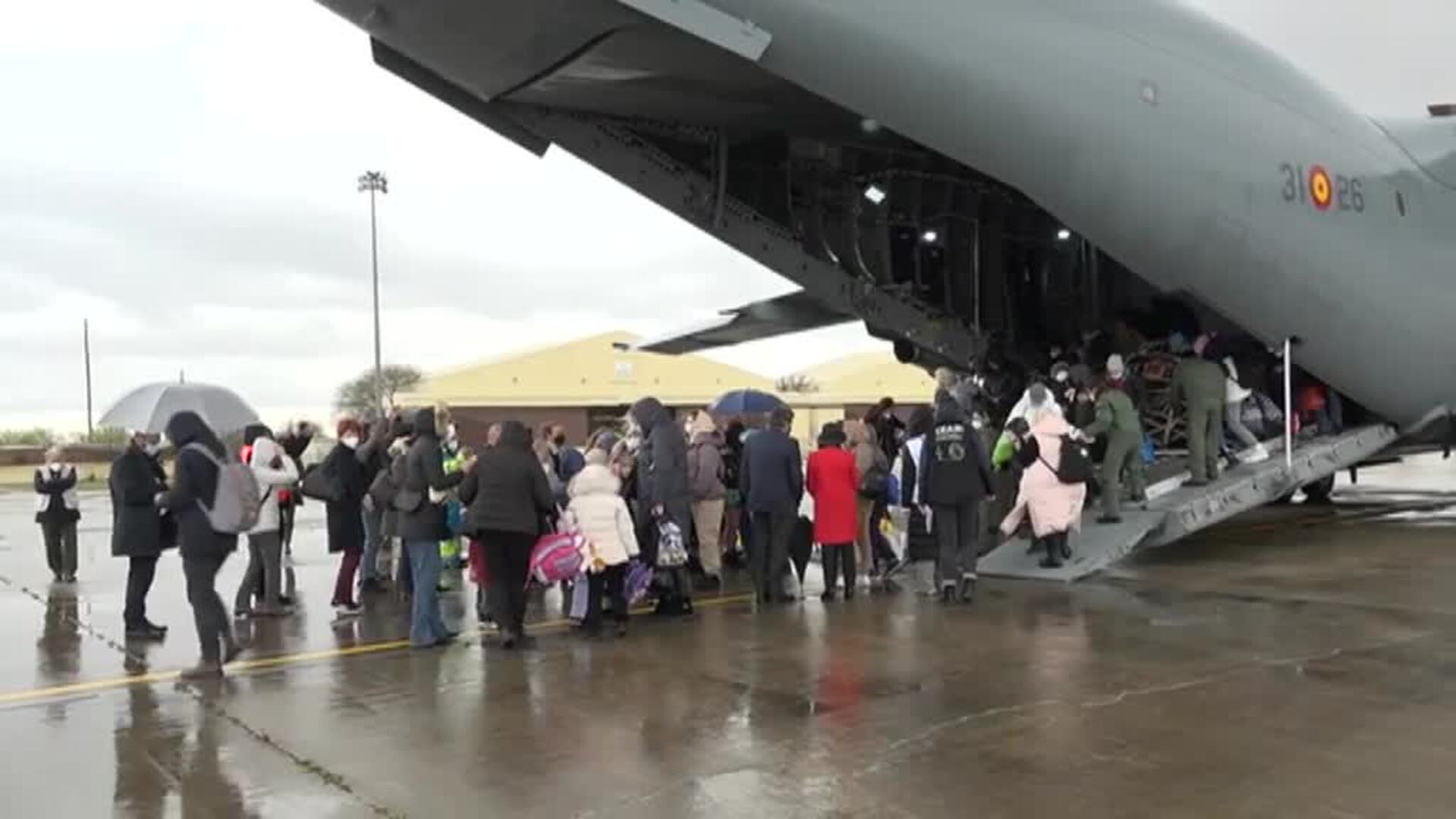 Aterriza en Torrejón la treintena de niños enfermos de cáncer provenientes de Ucrania