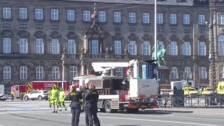 Un incendio causa graves daños a histórico edificio de la bolsa en Copenhague