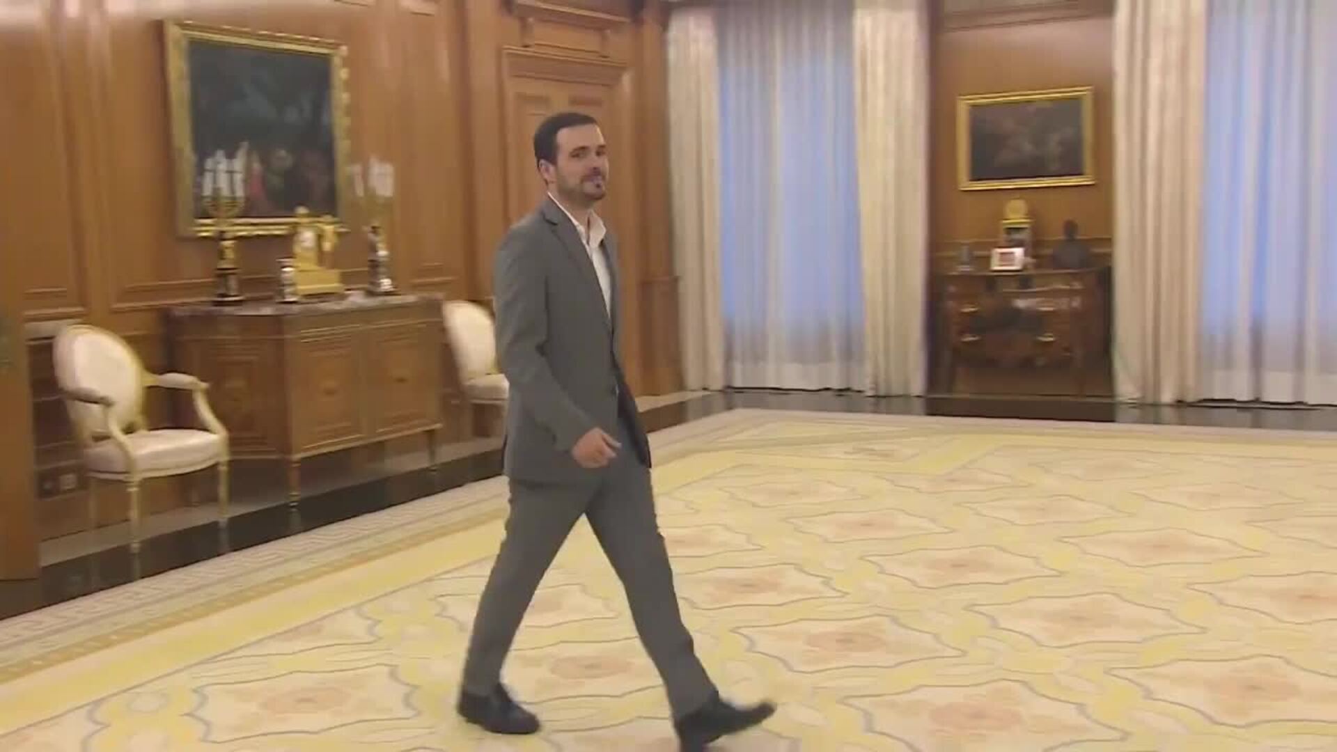 El Rey recibe a Alberto Garzón para la ronda de contactos