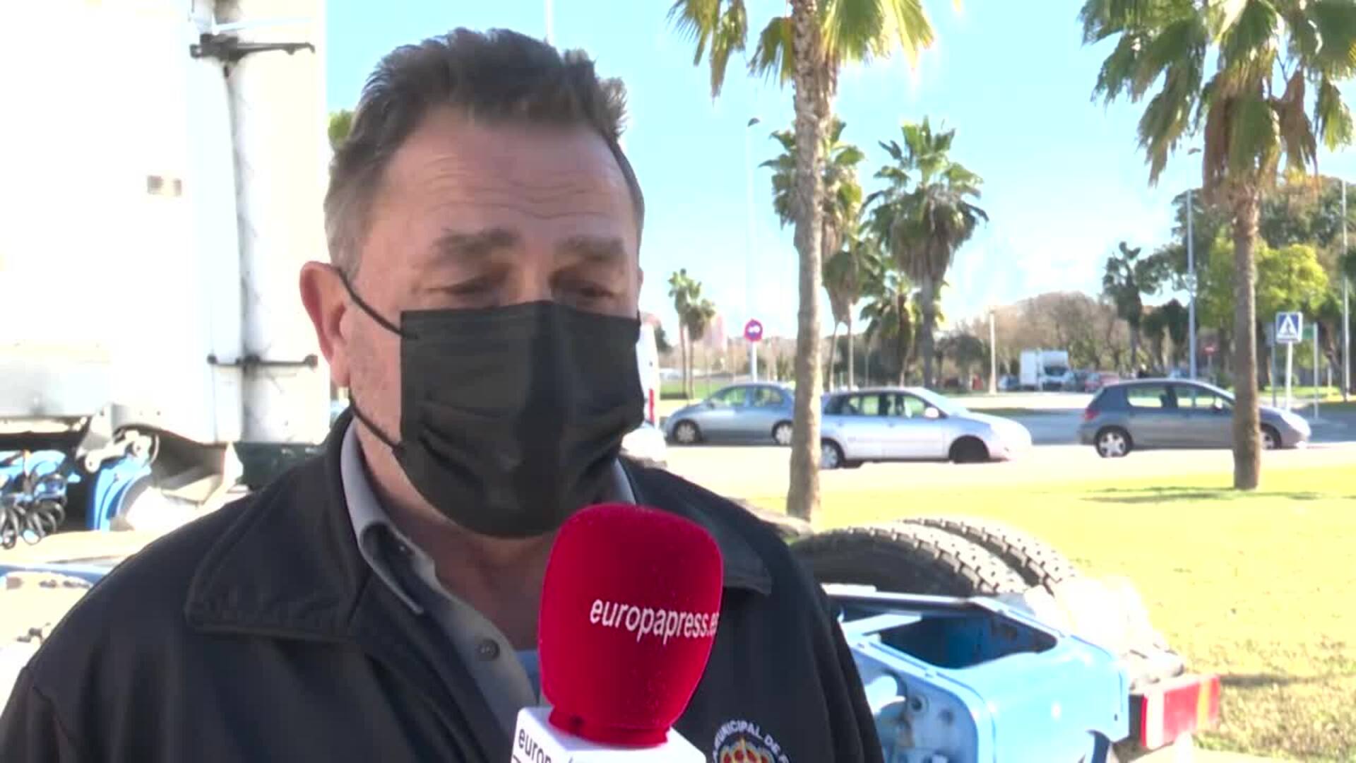 Feriantes de Mistala recogen sus instalaciones tras la tragedia ocurrida