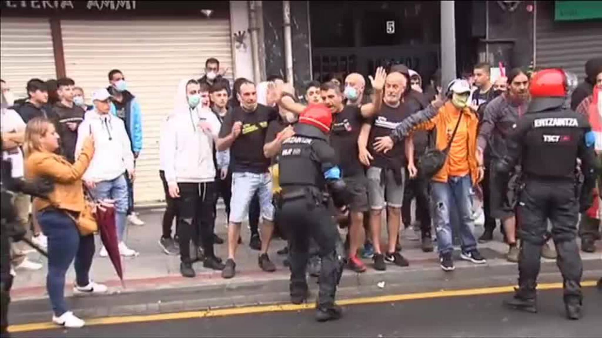 Abascal acusa al PNV de permitir &quot;un acto de hostigamiento&quot; contra su partido