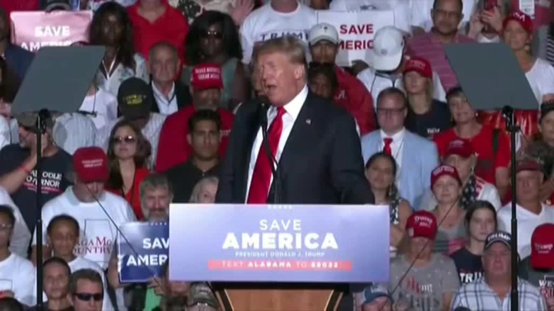 Trump califica de &quot;humillación&quot; la retirada de EEUU en Afganistán gestionada por Biden