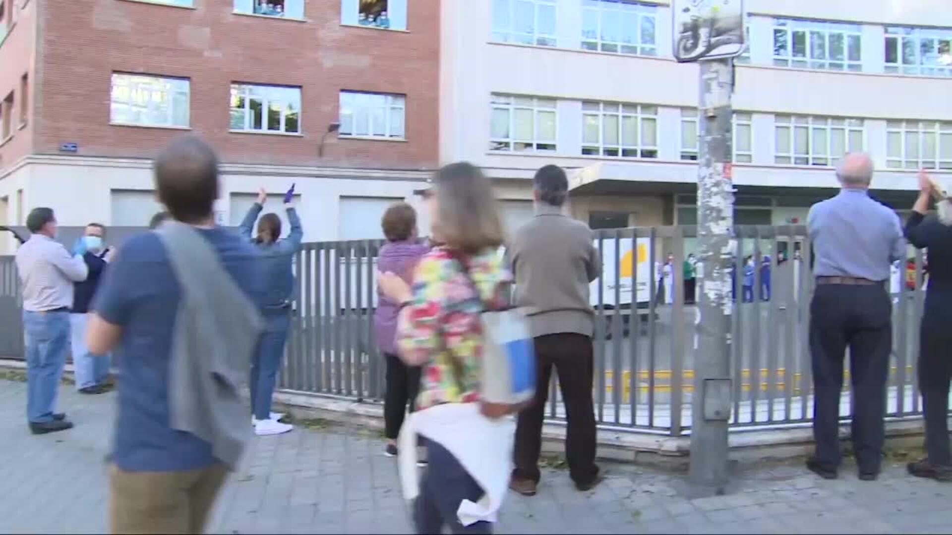 Continúan los aplausos a los sanitarios en la Fundación Jiménez Díaz