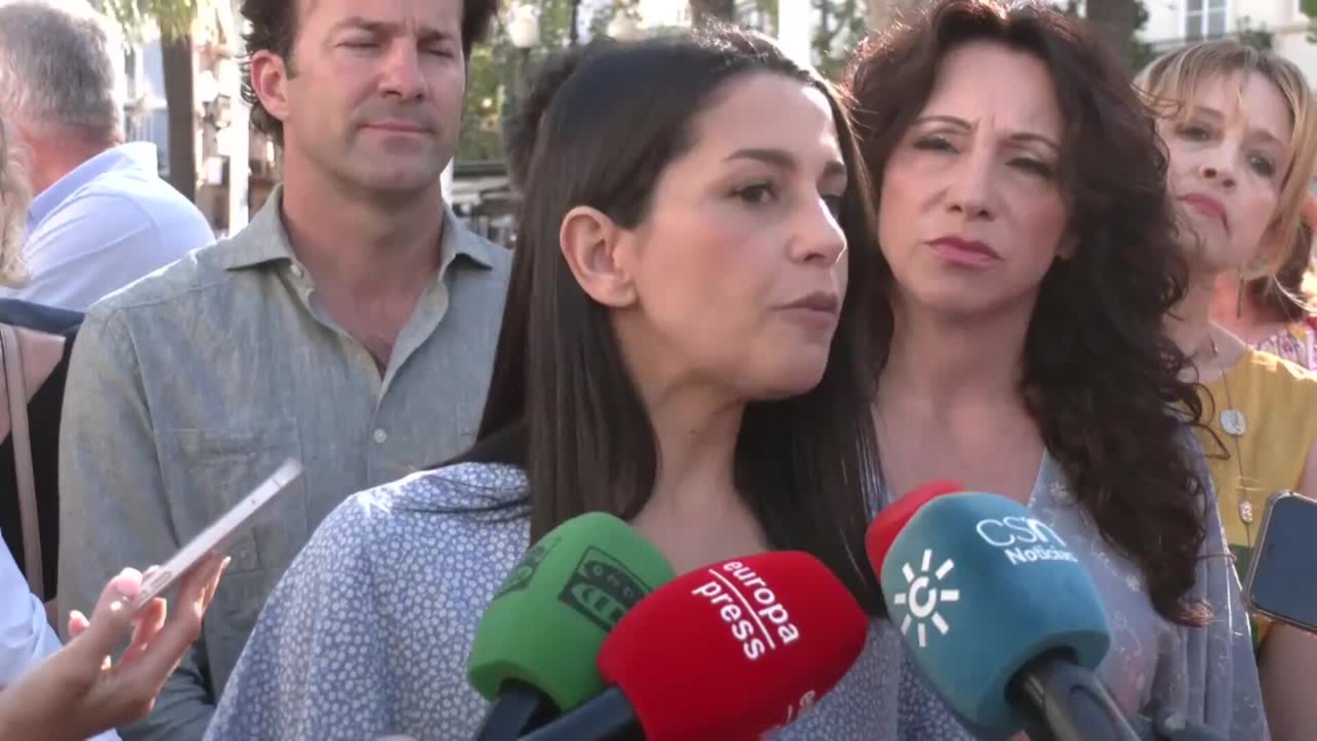 Arrimadas: &quot;Un voto más al PP no cambia nada, pero un voto a Cs garantiza que nadie experimente&quot;