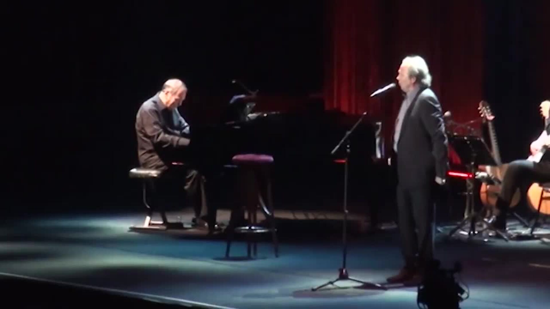 Serrat, primeras fechas de su gira y condecorado por el Gobierno