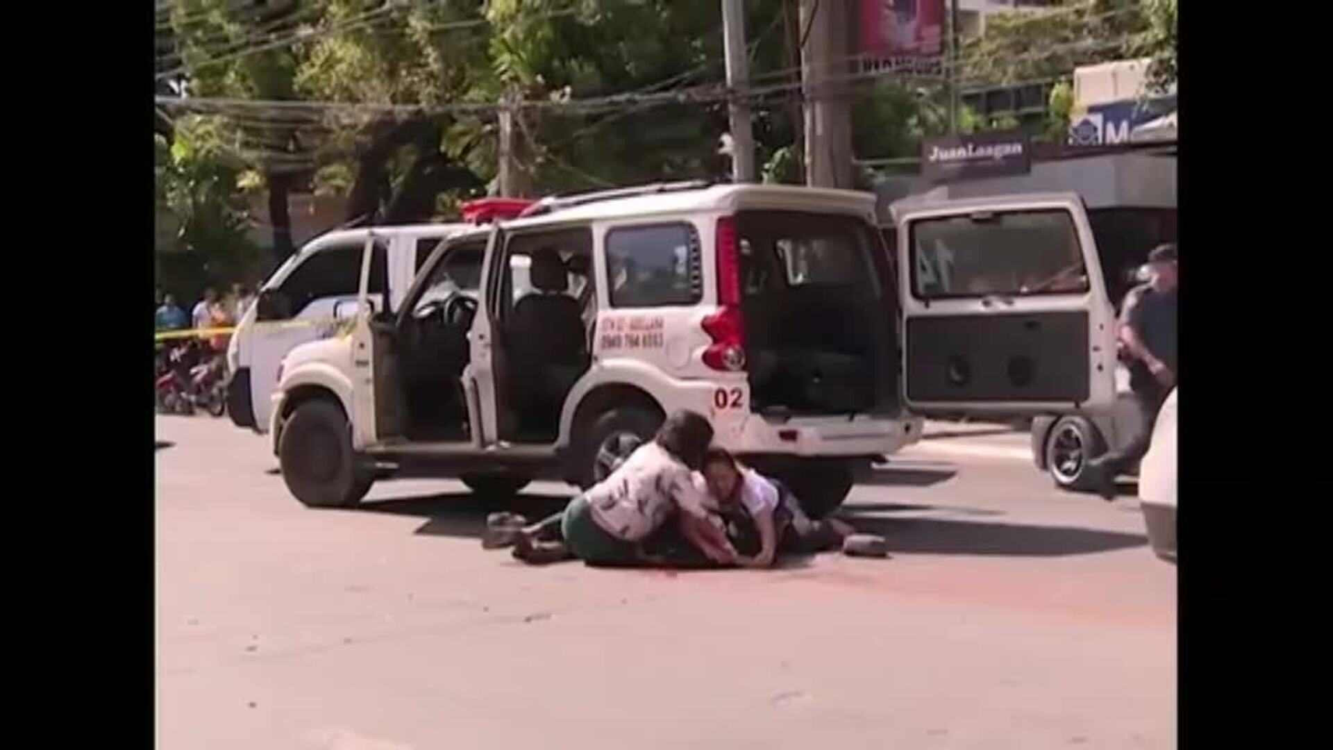 Impresionantes imágenes de la muerte a tiros de un alcalde de Filipinas