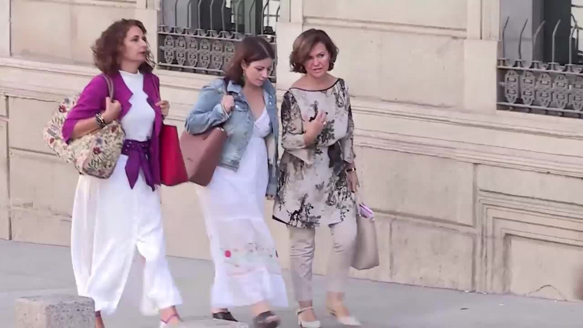 Calvo, Lastra y Montero acuden a la reunión con Unidas Podemos