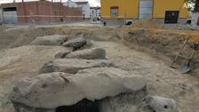 Descubren que el dolmen de Los Molares sigue intacto tras medio siglo sirviendo de escombrera