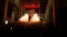 (Video) La lluvia trunca la celebración de los 25 años de la Virgen de la O por las calles de Córdoba