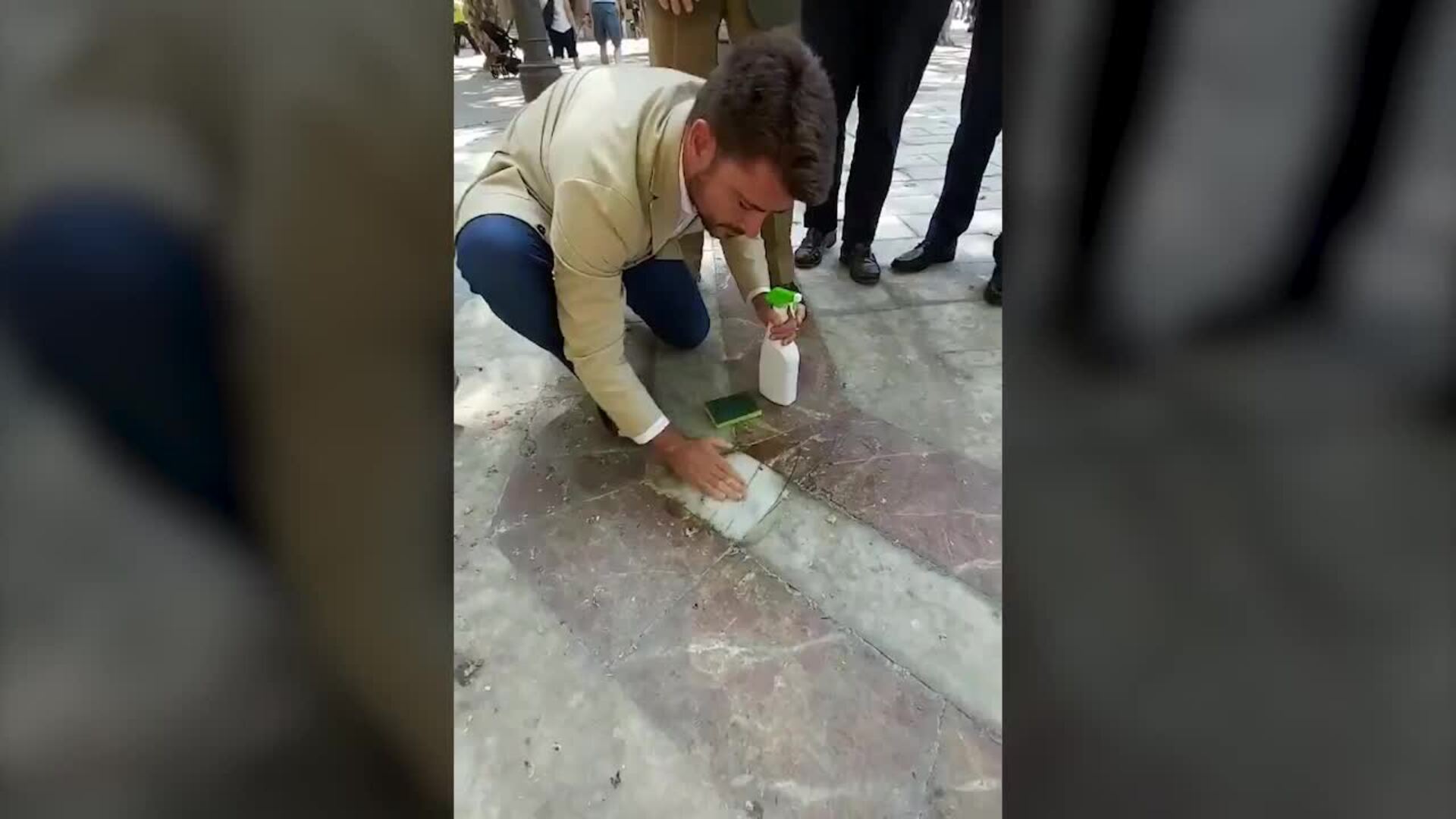 Beltrán Pérez denuncia el estado de suciedad que sufre Sevilla