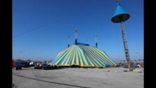 El Circo del Sol recupera en Sevilla su carpa original amarilla y azul para «Kooza», su nuevo espectáculo