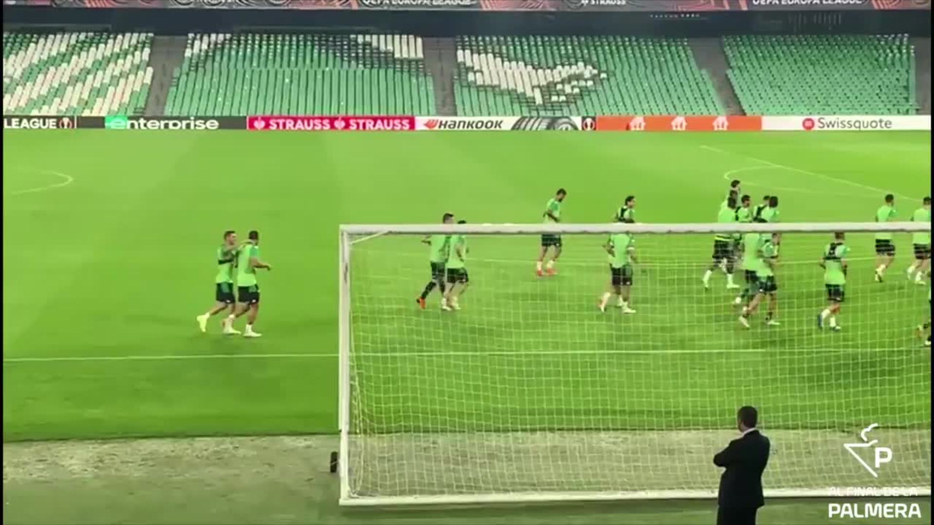 Entrenamiento en el Villamarín antes del Betis - Leverkusen