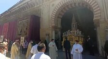 Córdoba brinda honor y gloria al Dios del Amor en la solemne procesión del Corpus Christi