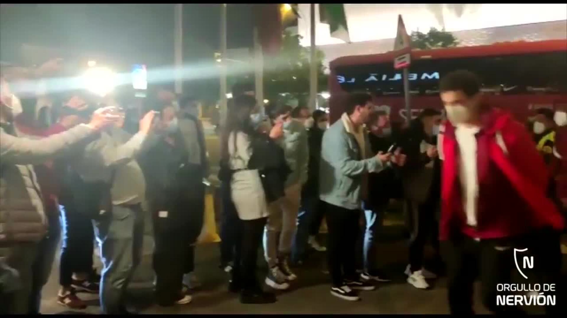 Diego Carlos y Martial se concentran con el Sevilla FC antes del derbi ante el Betis