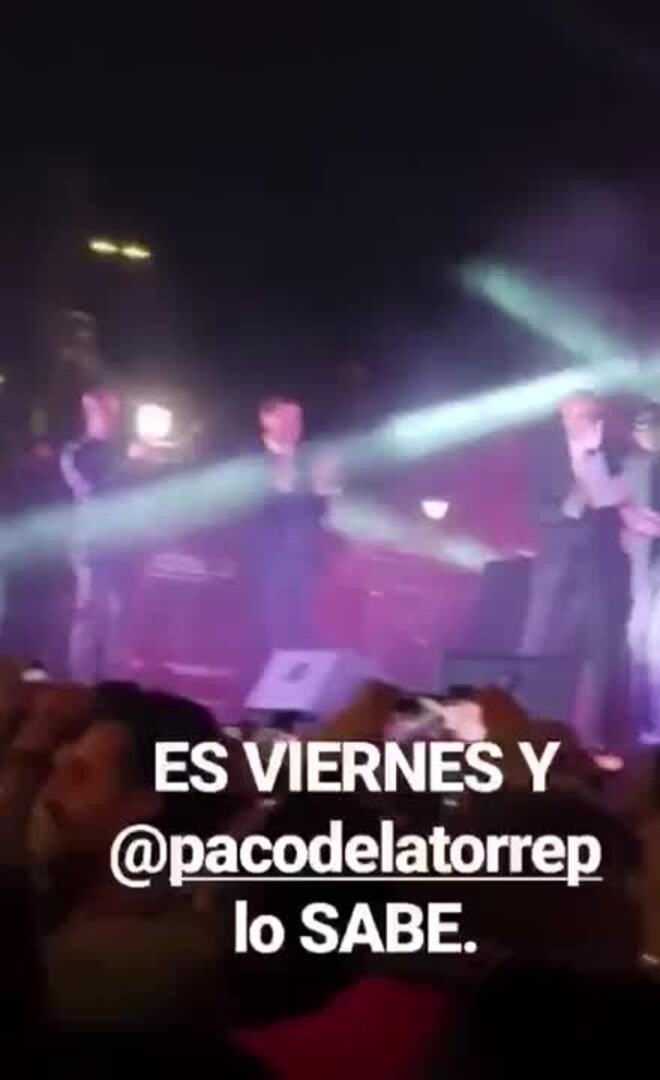 Así baila el alcalde de Málaga tras encender las luces de Navidad