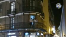Denuncian a los dueños de un piso turístico en Sevilla por una fiesta en la terraza difundida en las redes