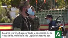 Juanma Moreno destaca al Rey como el «símbolo de la unidad nacional» en su visita a la Legión en Ronda