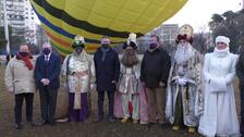 Los Reyes Magos aterrizan en Sevilla contra viento, frío y pandemia