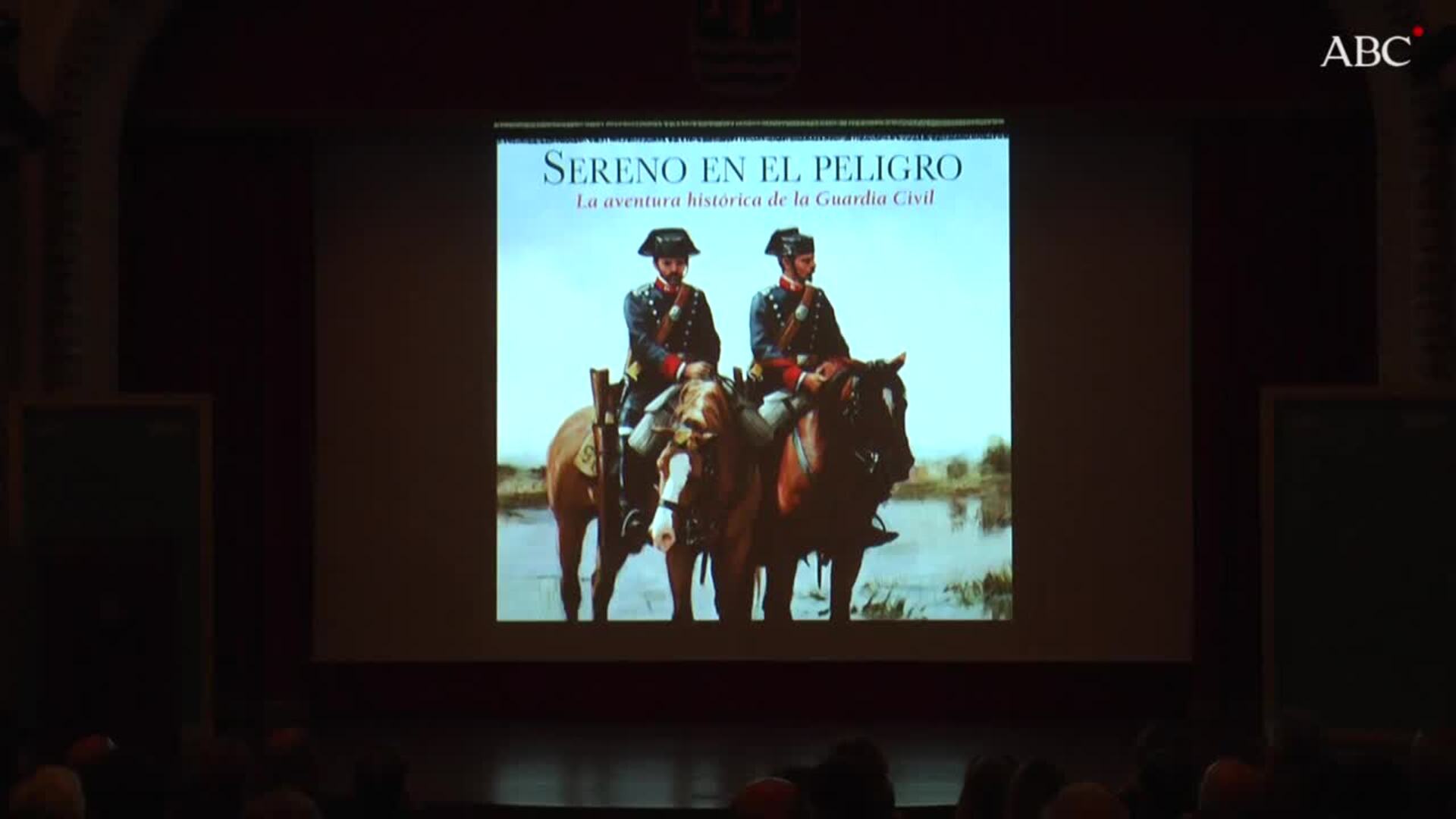 Lorenzo Silva y la Brigada Galicia VII reciben el premio Sabino Fernández Campo en Sevilla
