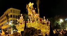 En vídeo: espectacular revirá del Cristo de las Tres Caídas hacia la calle Rioja en la Madrugada de Sevilla 2022