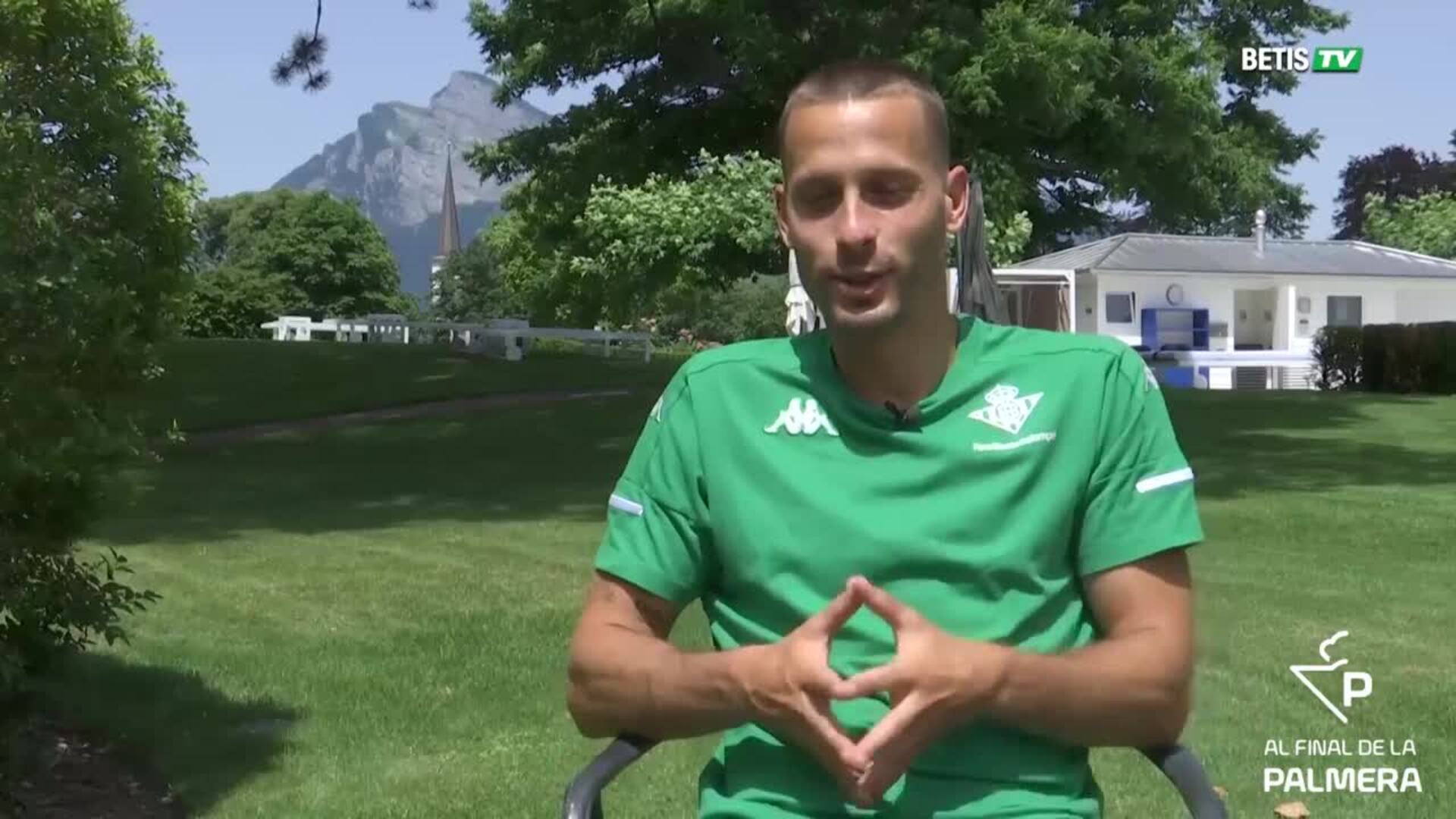 Canales, jugador del Betis: «Creo que la ilusión del grupo es muy grande por las tres competiciones»