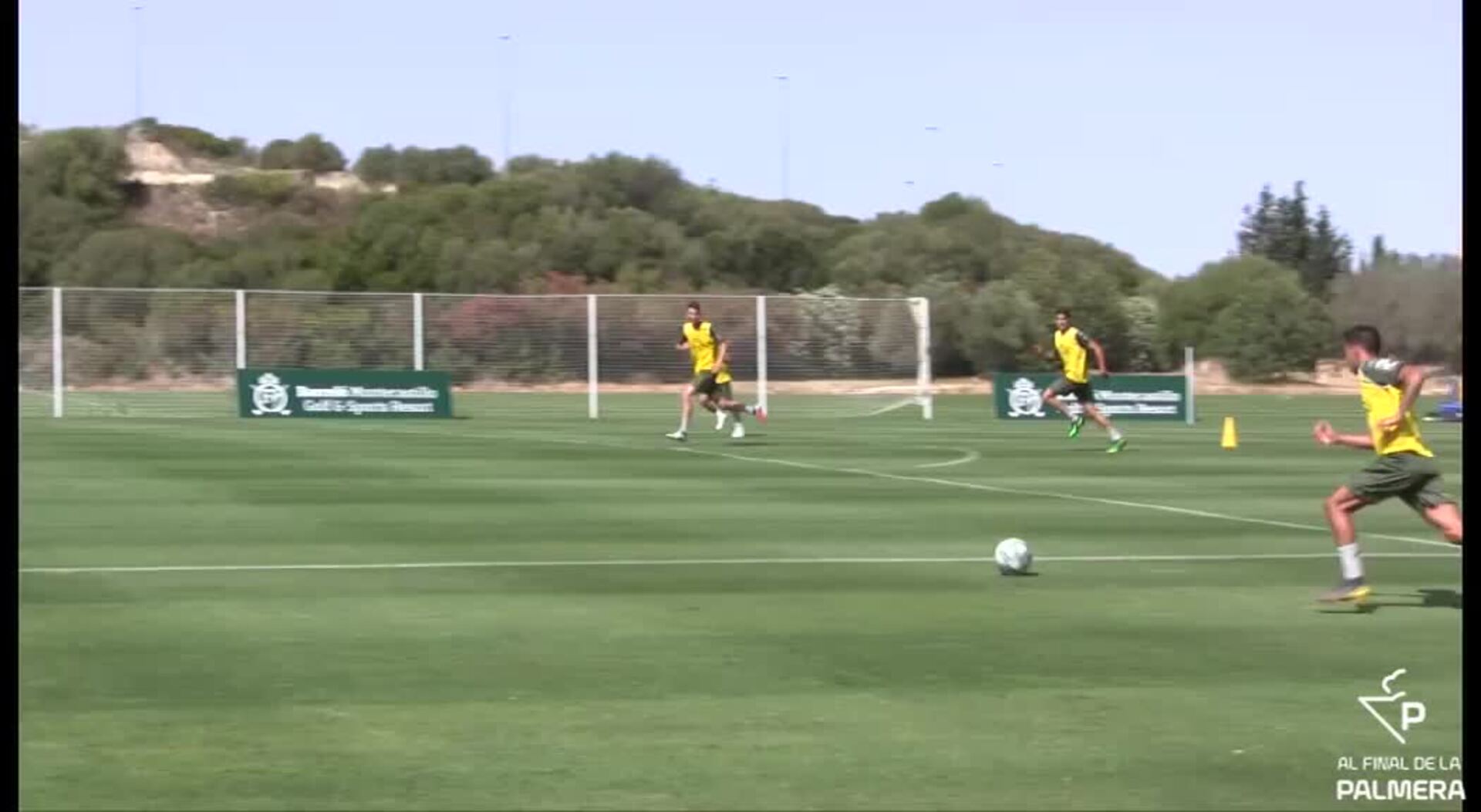 Las paradas de Joel Robles en el entrenamiento del Betis