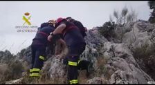 La Guardia Civil rescata en helicóptero a un senderista herido en la Sierra de la Gallinera de Carcabuey