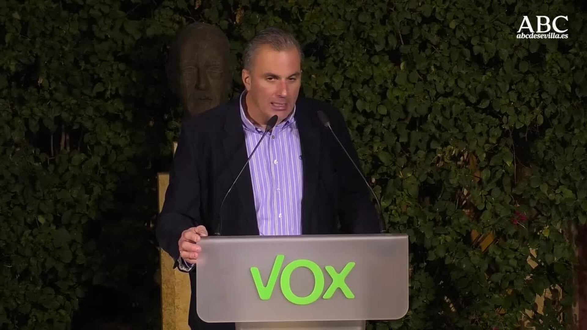 Ortega Smith carga contra Juanma Moreno y reclama la convocatoria de elecciones en Andalucía