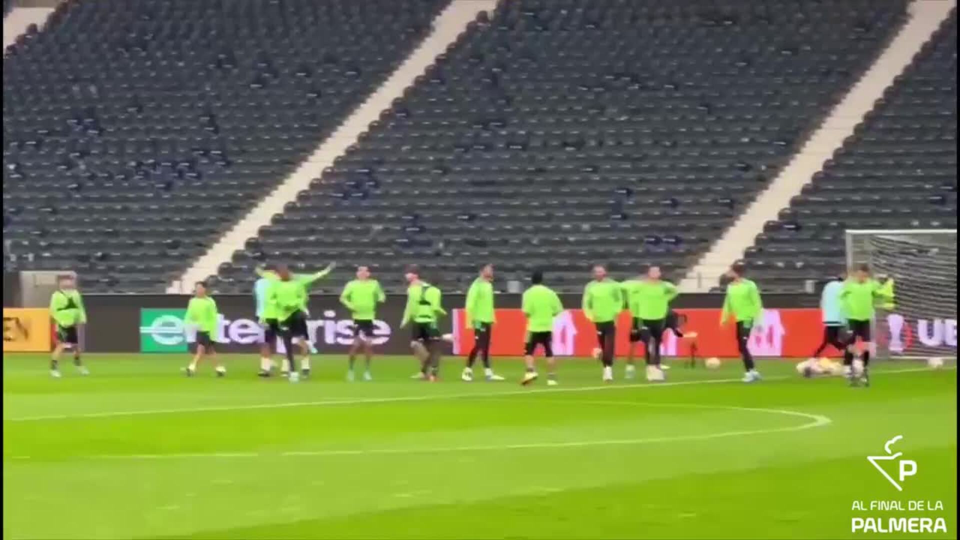 Último entrenamiento del Betis en Frankfurt antes del partido ante el Eintracht