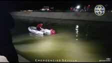 Recuperan un coche robado en Amate que habían tirado a un canal de riego del Guadalquivir