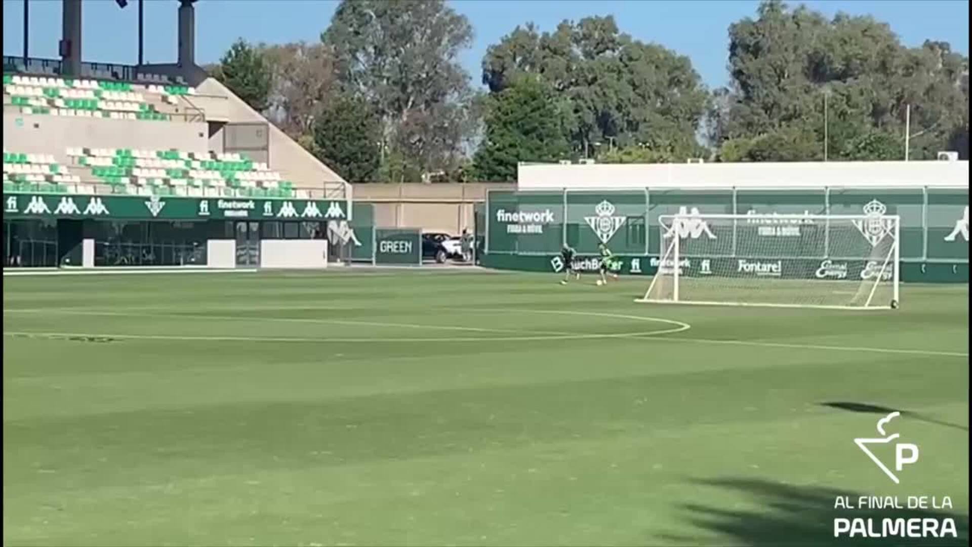 Canales, novedad en el entrenamiento del Betis