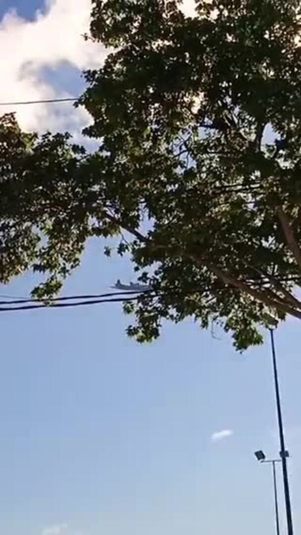 Alerta por el vuelo bajo de un avión militar en Córdoba