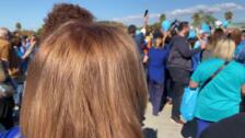 La 'marea azul' de Antonio David Flores congrega a más de 300 personas en Málaga contra el acoso mediático