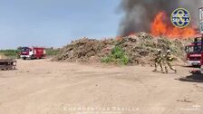 Controlado el incendio en una planta de gestión de residuos situada en el distrito Norte de Sevilla