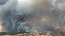 Ocho medios aéreos trabajan en la extinción de un incendio en Cumbres Mayores, ya estabilizado