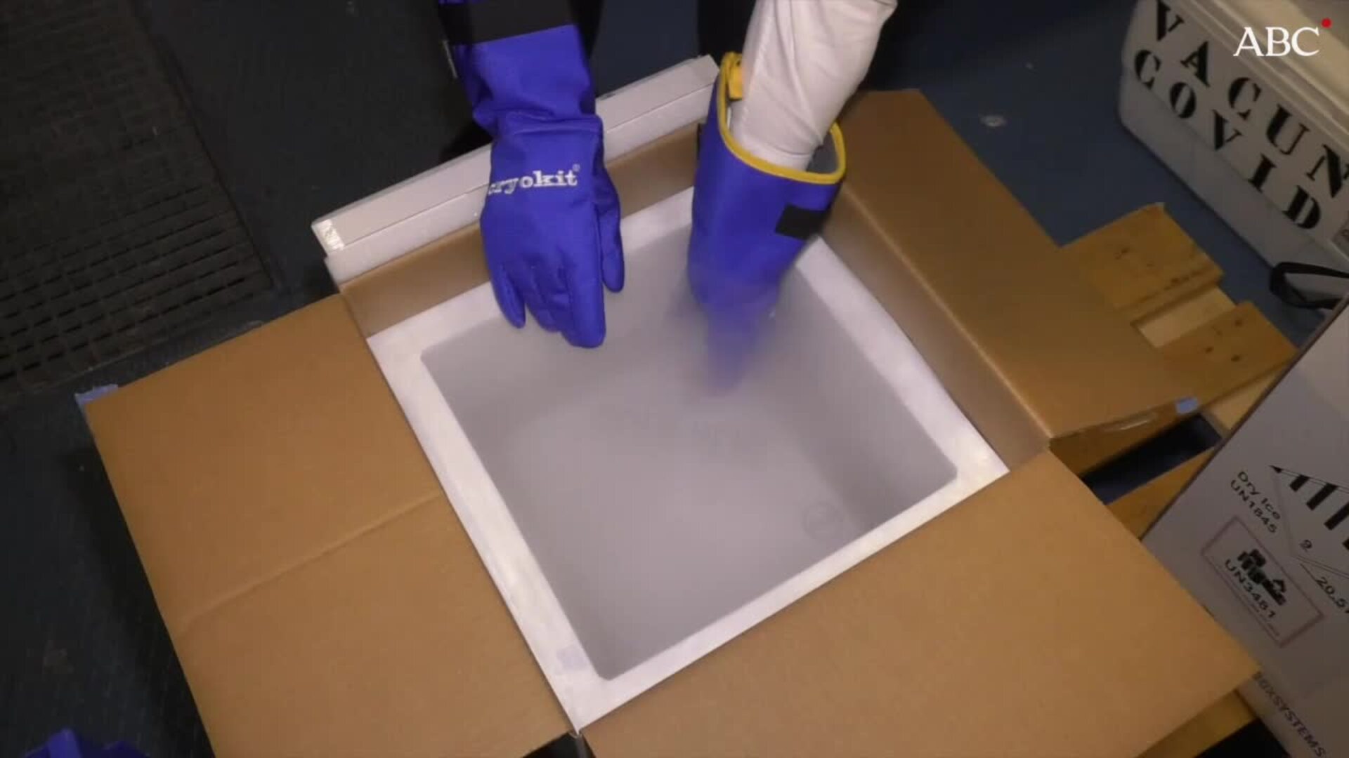 Frío extremos y fuertes medidas de seguridad para recibir, conservar y distribuir la vacuna del Covid en Andalucía