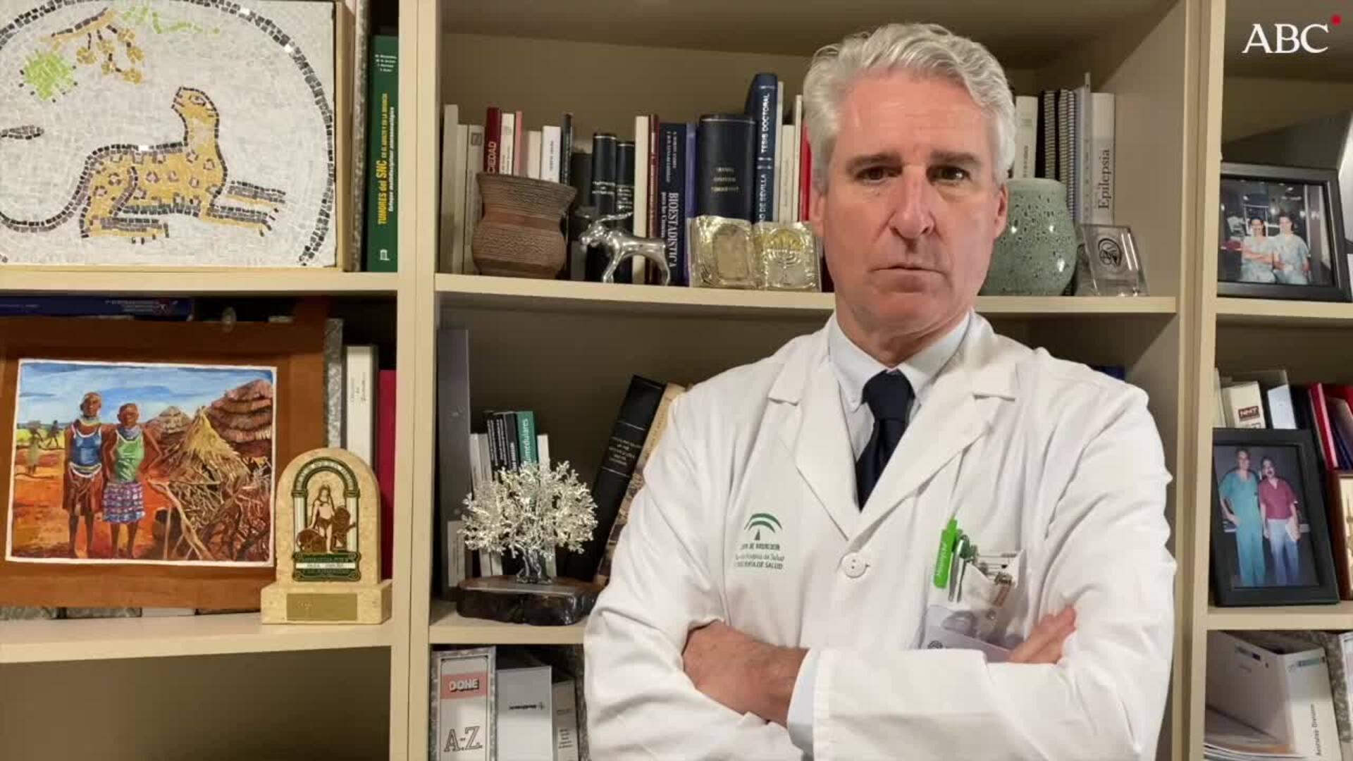 El jefe del Servicio de Neurocirugía del Hospital Regional explica el estado de salud del alcalde de Málaga