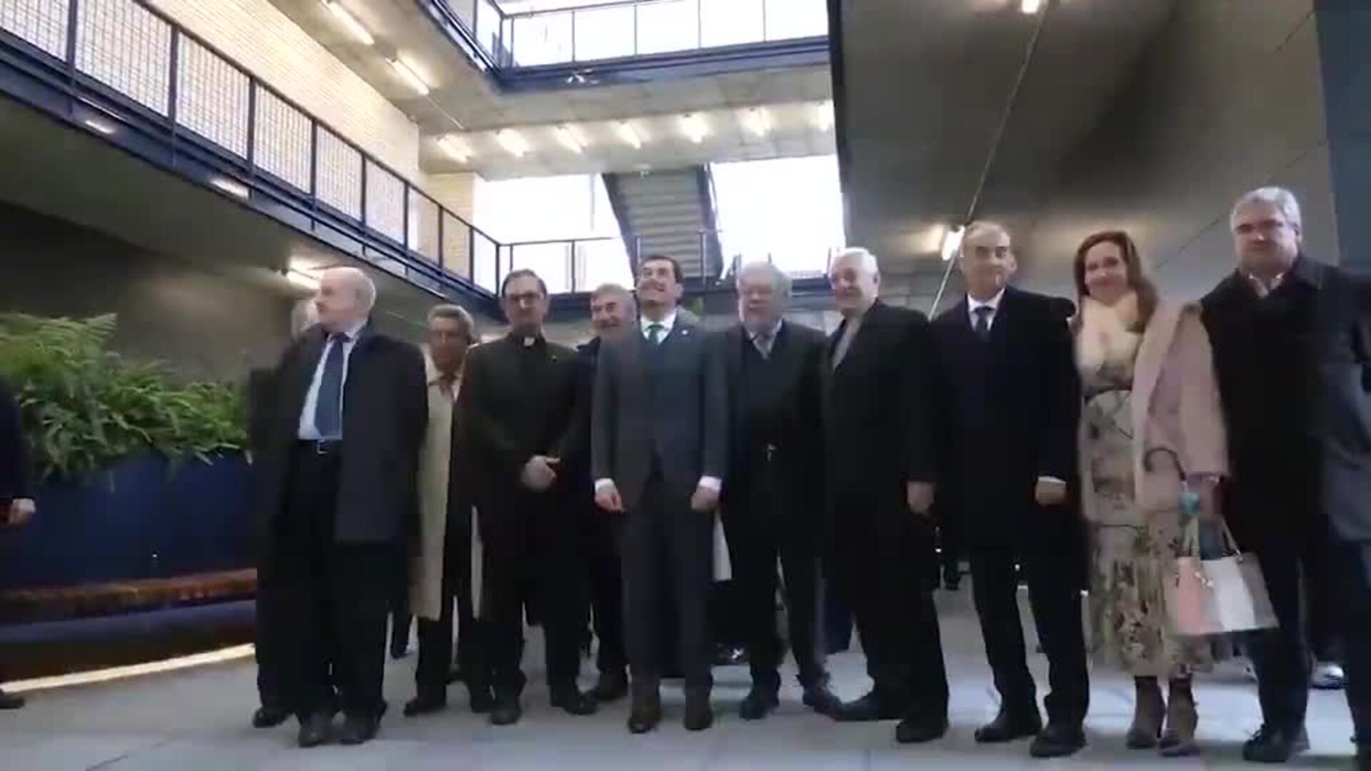 El presidente de la Junta de Andalucía, Juanma Moreno,  asiste a la inauguración de la nueva sede de Loyola Andalucía