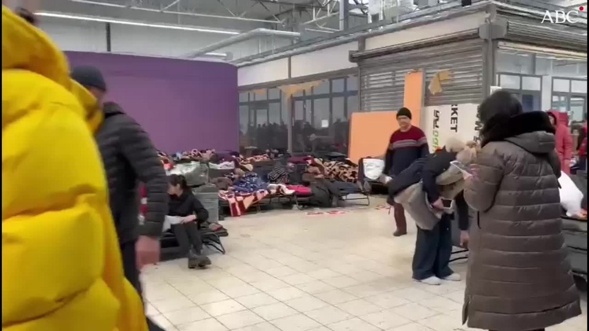 El coleccionista de Málaga que viajó a Polonia para ayudar a unos amigos y ahora llena un autobús con 49 refugiados