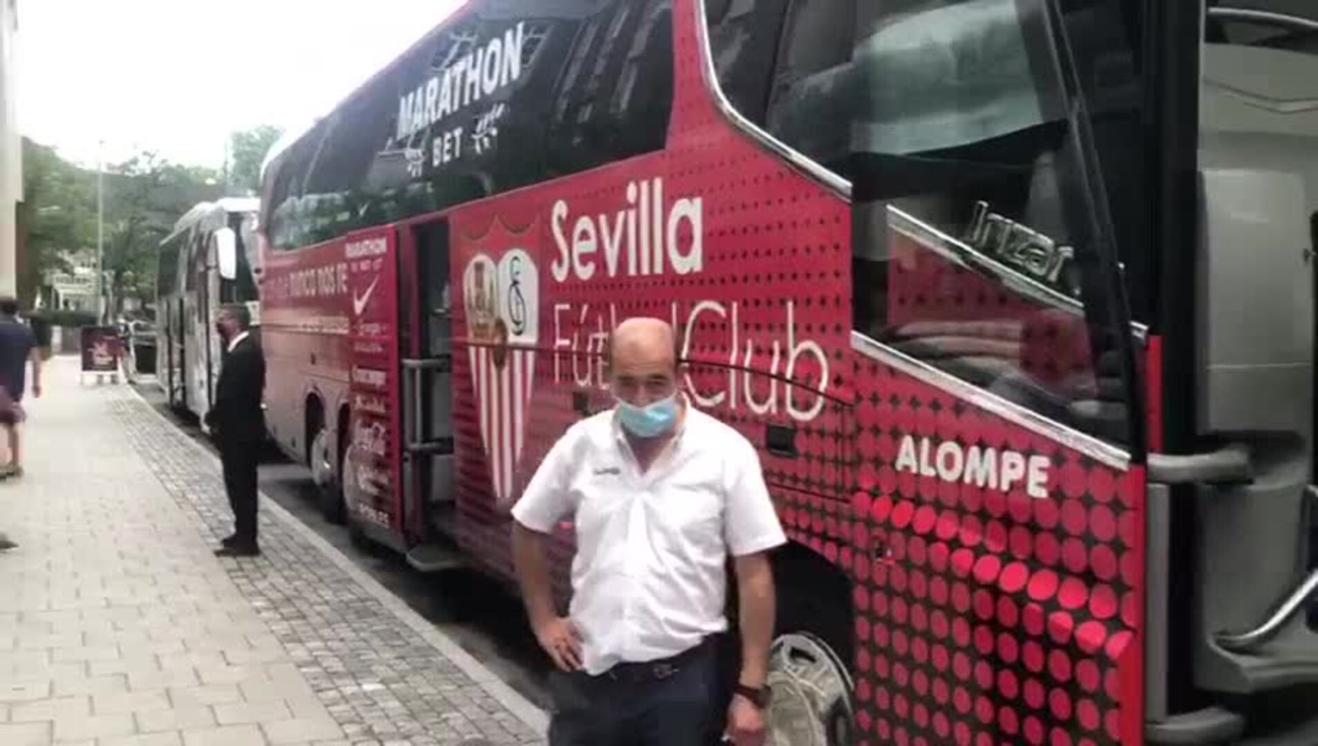 El Sevilla FC se dirige a su entrenamiento en Dusseldorf para preparar la final del viernes