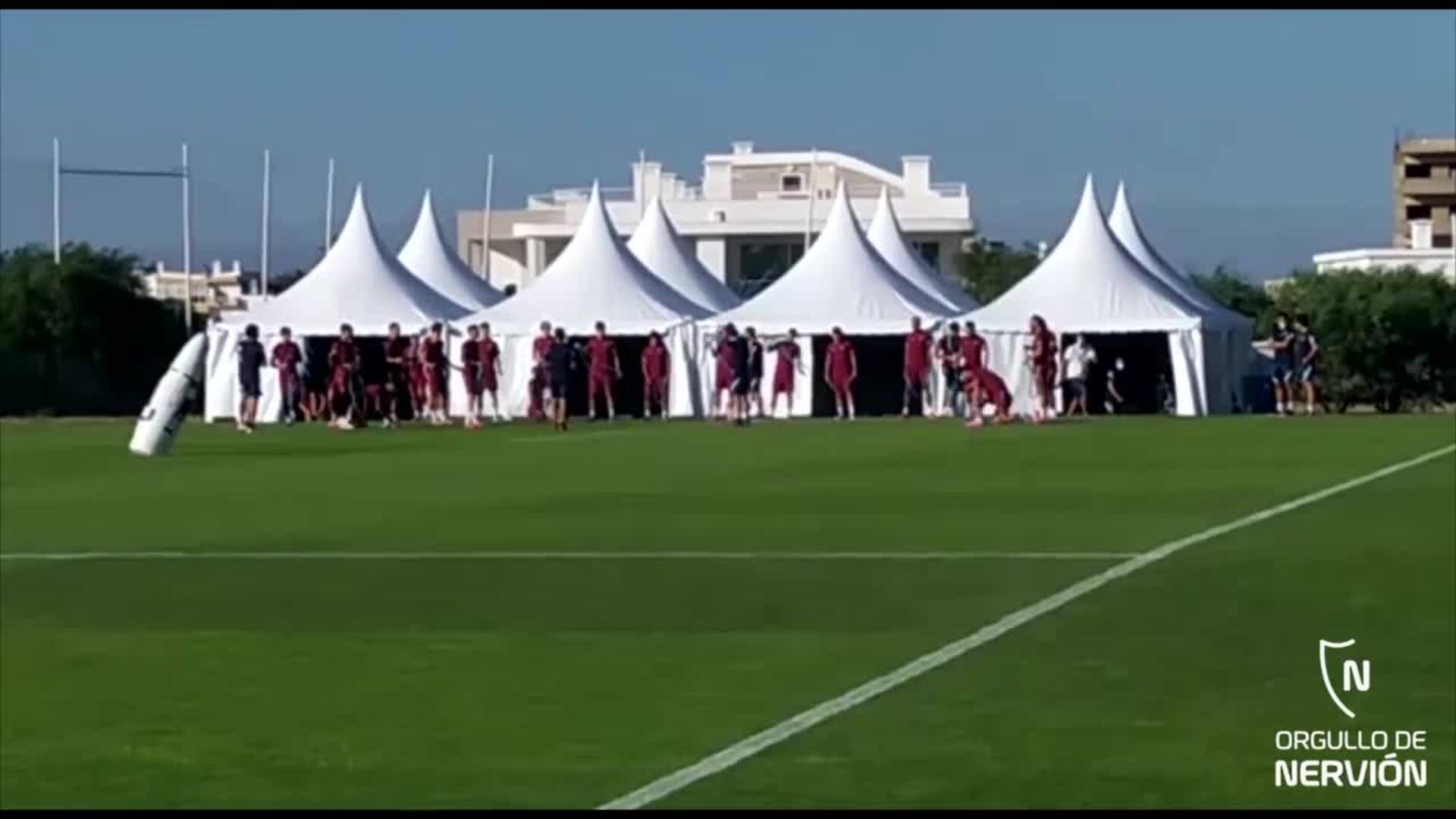 Primer entrenamiento del Sevilla en Lagos sin Óliver Torres
