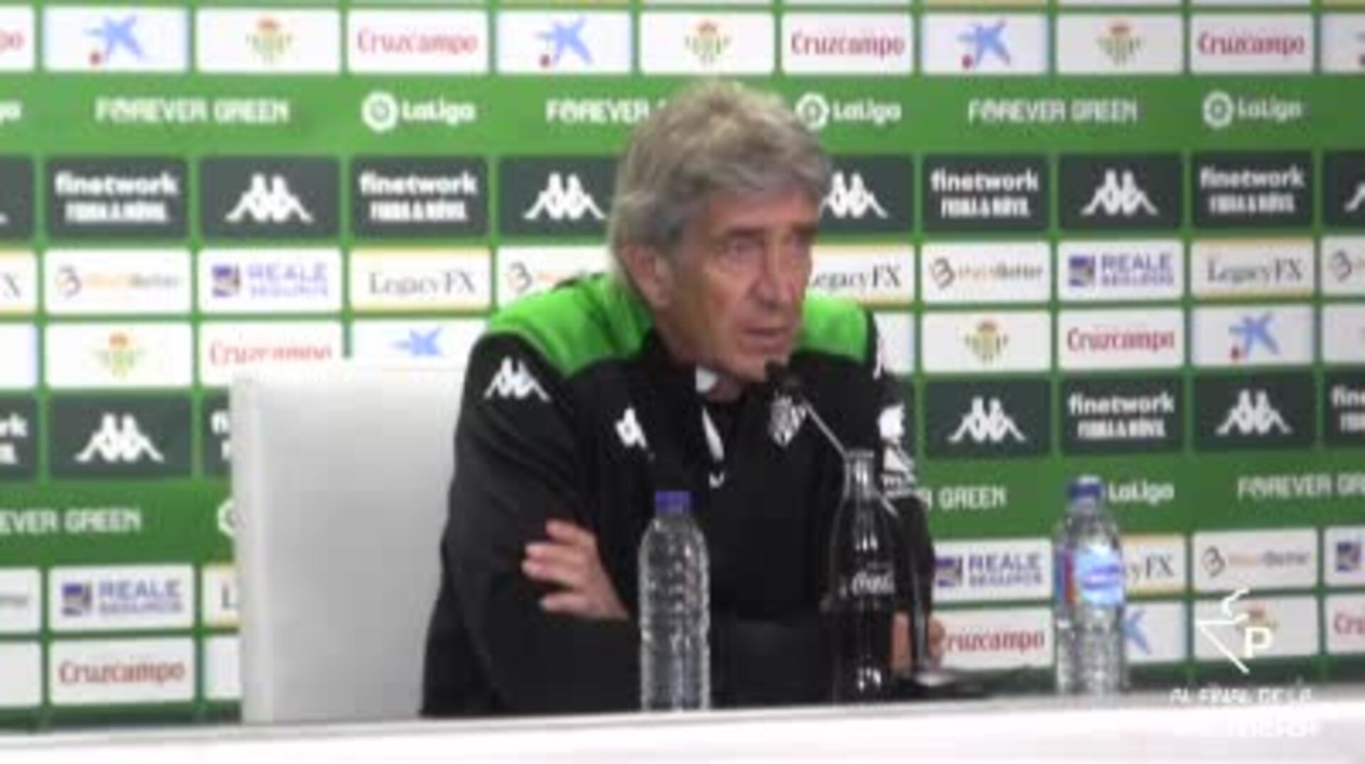 Pellegrini confirma las bajas de Álex Moreno y Bellerín para el Betis -  Atlético