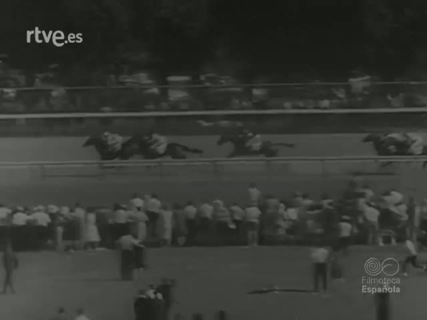 Captura de la pieza del No-Do dedicada en 1963 a los Patios de Córdoba