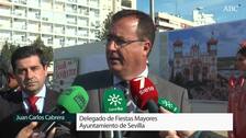 Colocado el primer tubo de la portada de la Feria de Abril de Sevilla