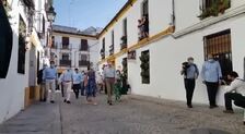 Los Reyes, en su visita a los patios del barrio de San Basilio en Córdoba: «Son maravillosos»