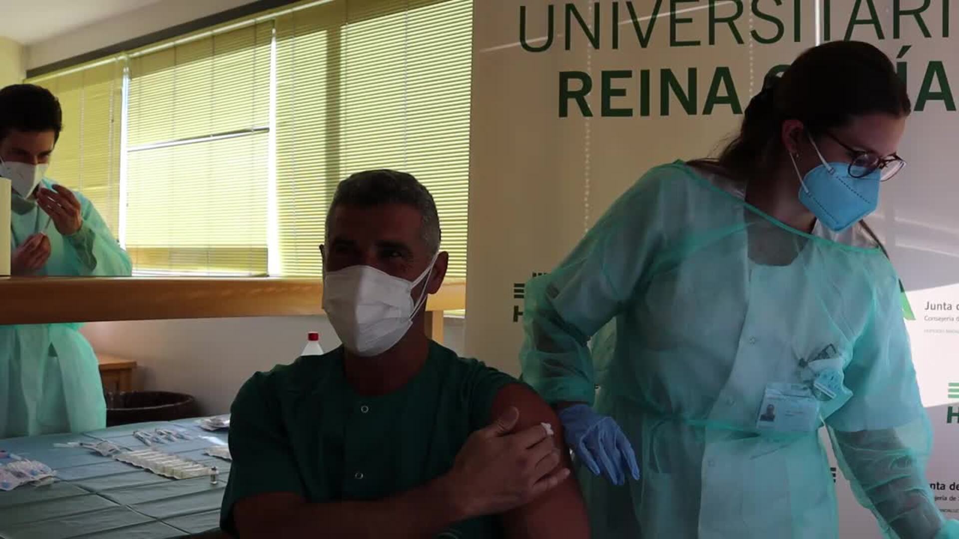 Segunda vacuna del Covid-19 en el hospital Reina Sofía de Córdoba (a Felipe)