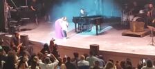 (Vídeo) Así fue el momento más emotivo del concierto de Niña Pastori en Córdoba: un baile con Lola