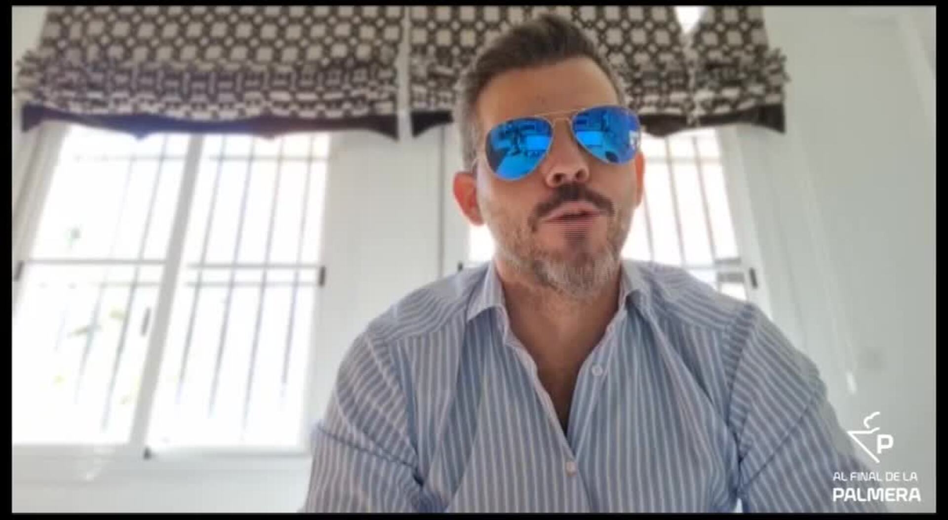 Llamada de Cazón Palangana a Mr Lopera (palmera)